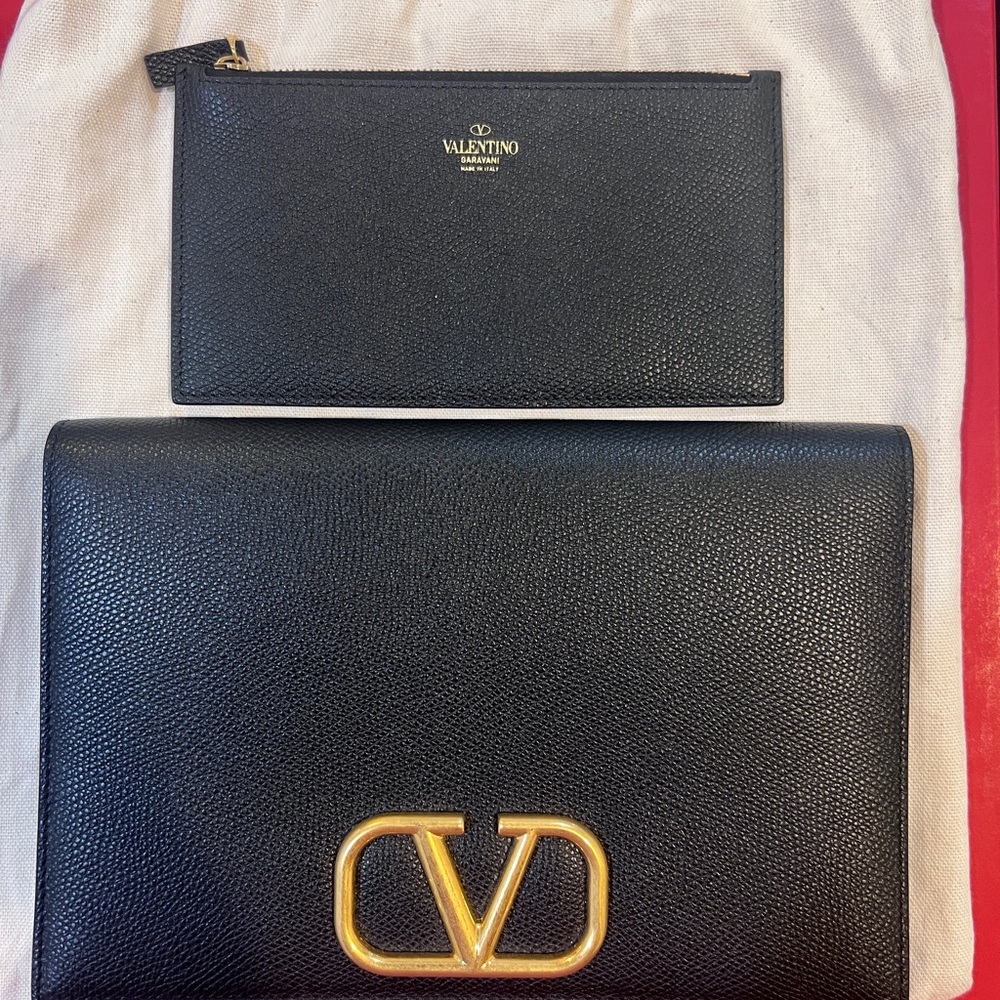 Valentino Garavani Black Clutch with Gold Emblem - Picture 5 of 6